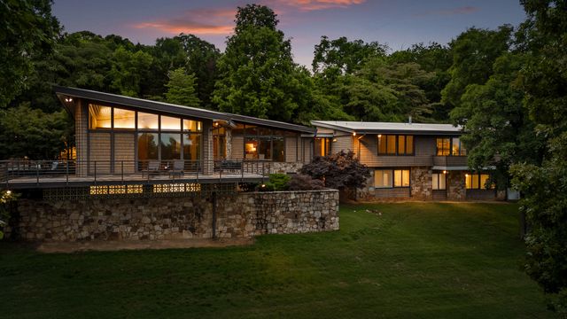 702 S Crest Road, Chattanooga, TN 37404