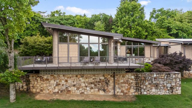 702 S Crest Road, Chattanooga, TN 37404