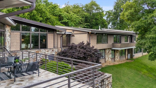 702 S Crest Road, Chattanooga, TN 37404