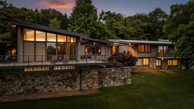 702 S Crest Road, Chattanooga, TN 37404