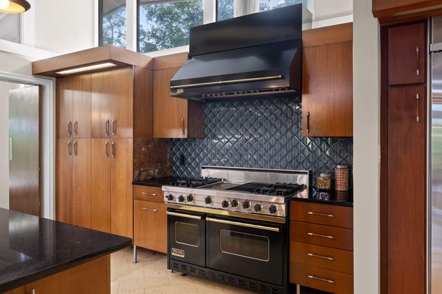 702 S Crest Road, Chattanooga, TN 37404