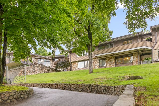 702 S Crest Road, Chattanooga, TN 37404