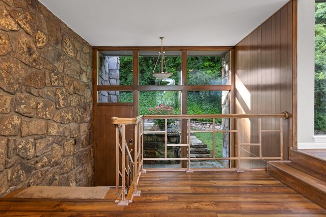 702 S Crest Road, Chattanooga, TN 37404