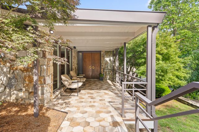 702 S Crest Road, Chattanooga, TN 37404