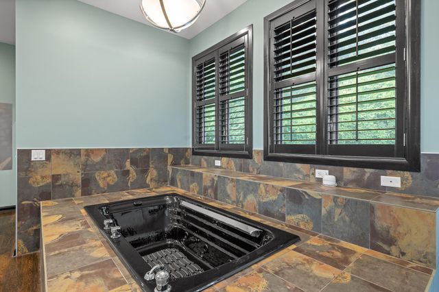 702 S Crest Road, Chattanooga, TN 37404