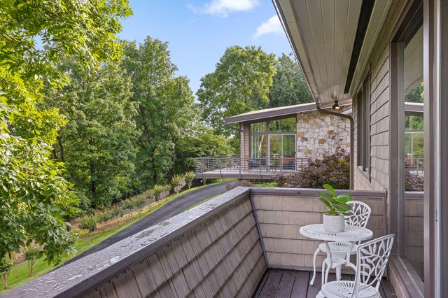 702 S Crest Road, Chattanooga, TN 37404