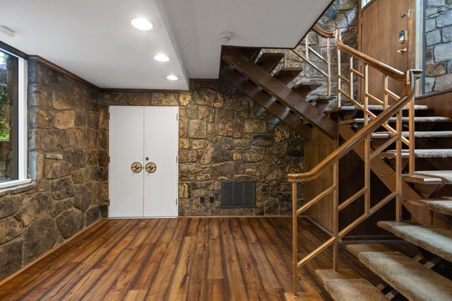 702 S Crest Road, Chattanooga, TN 37404