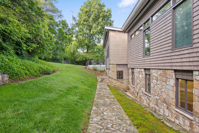 702 S Crest Road, Chattanooga, TN 37404