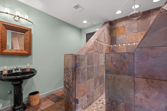 702 S Crest Road, Chattanooga, TN 37404
