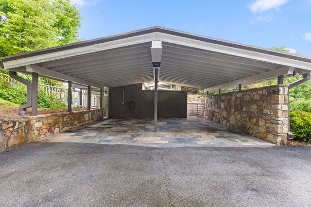 702 S Crest Road, Chattanooga, TN 37404