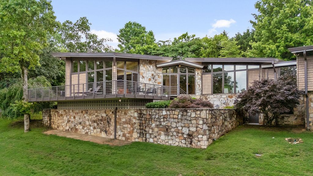 702 S Crest Road, Chattanooga, TN 37404