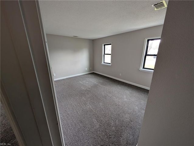 3120 Tournament DR, Chesapeake, VA 23323