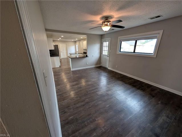 3120 Tournament DR, Chesapeake, VA 23323