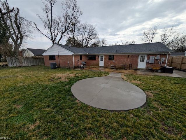 3120 Tournament DR, Chesapeake, VA 23323