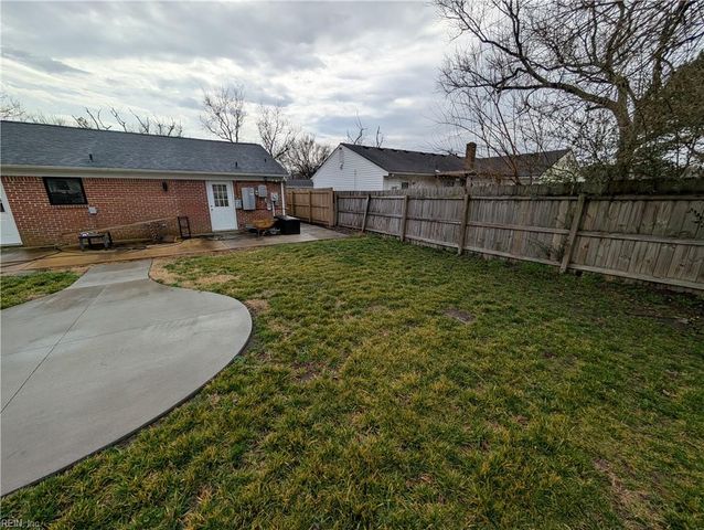 3120 Tournament DR, Chesapeake, VA 23323