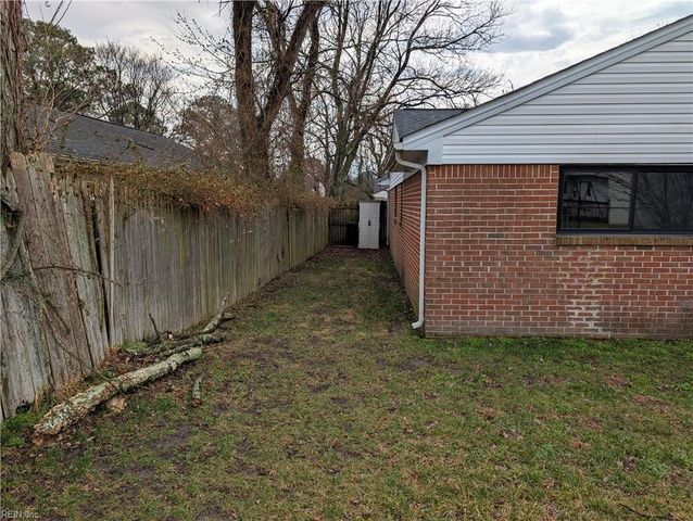 3120 Tournament DR, Chesapeake, VA 23323