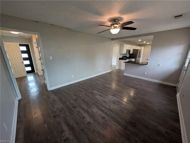 3120 Tournament DR, Chesapeake, VA 23323