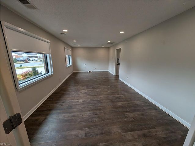 3120 Tournament DR, Chesapeake, VA 23323