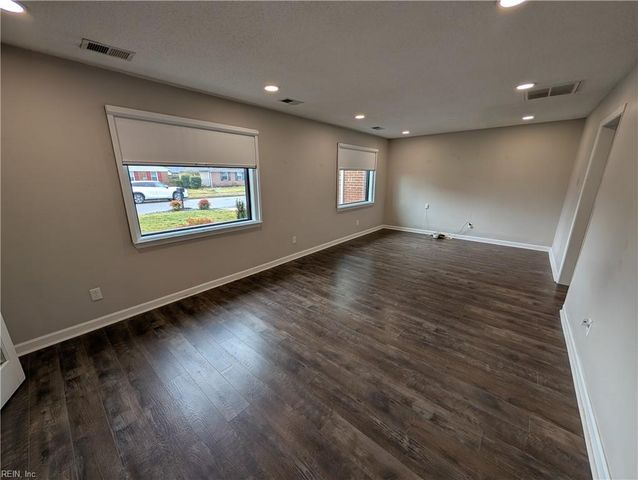 3120 Tournament DR, Chesapeake, VA 23323