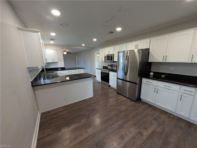 3120 Tournament DR, Chesapeake, VA 23323