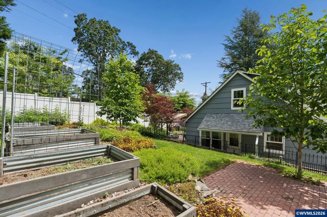 1605 Summer St SE, Salem, OR 97302