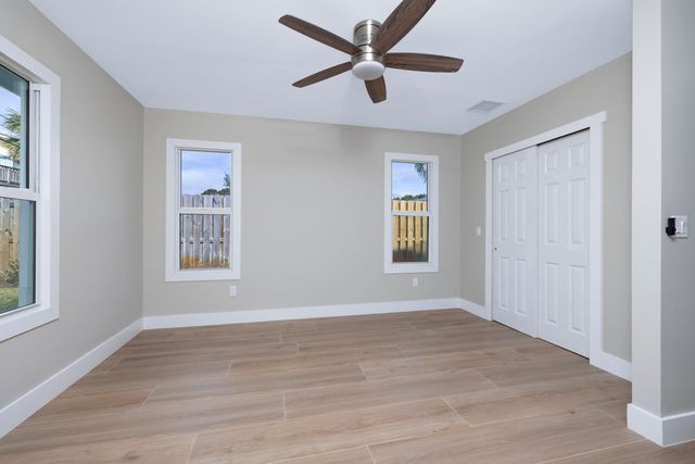 1036 NE Wright Avenue, Jensen Beach, FL 34957