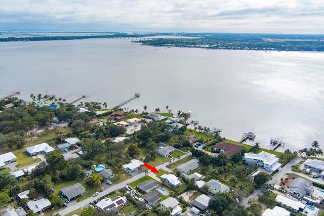 1036 NE Wright Avenue, Jensen Beach, FL 34957