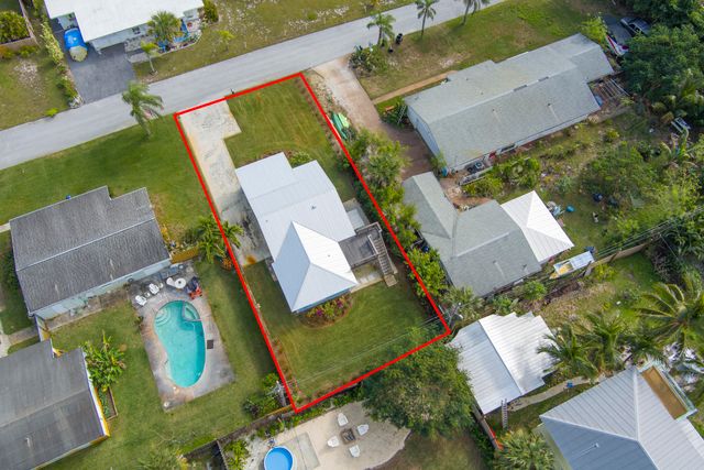 1036 NE Wright Avenue, Jensen Beach, FL 34957