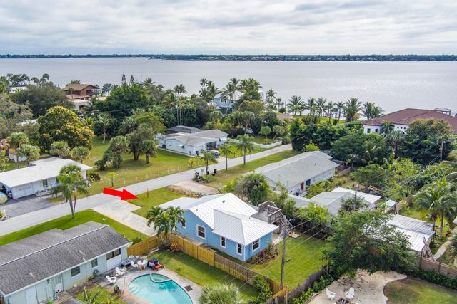 1036 NE Wright Avenue, Jensen Beach, FL 34957