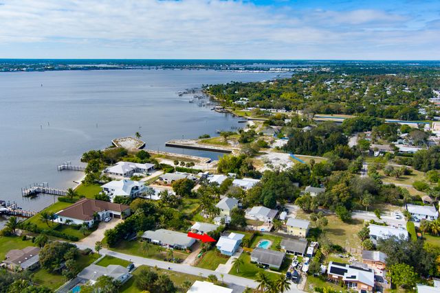 1036 NE Wright Avenue, Jensen Beach, FL 34957