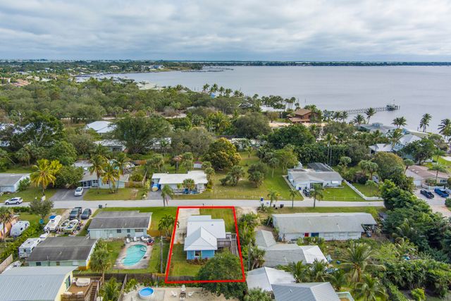 1036 NE Wright Avenue, Jensen Beach, FL 34957