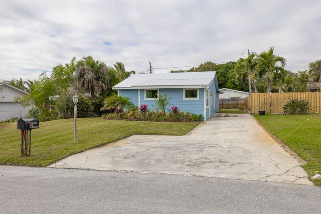1036 NE Wright Avenue, Jensen Beach, FL 34957