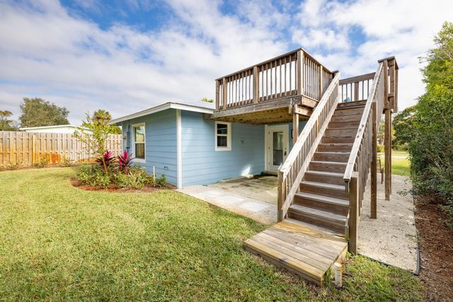 1036 NE Wright Avenue, Jensen Beach, FL 34957