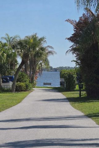 1036 NE Wright Avenue, Jensen Beach, FL 34957