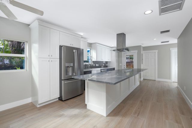 1036 NE Wright Avenue, Jensen Beach, FL 34957