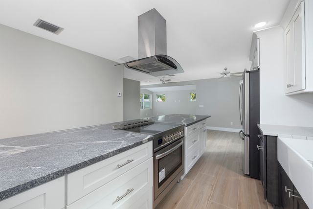 1036 NE Wright Avenue, Jensen Beach, FL 34957