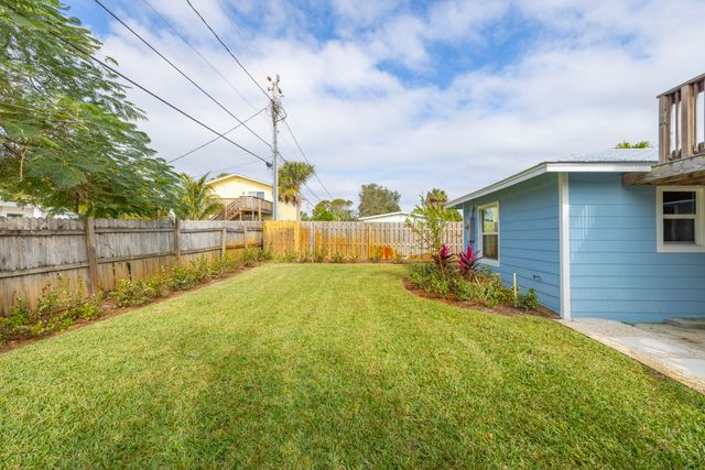 1036 NE Wright Avenue, Jensen Beach, FL 34957