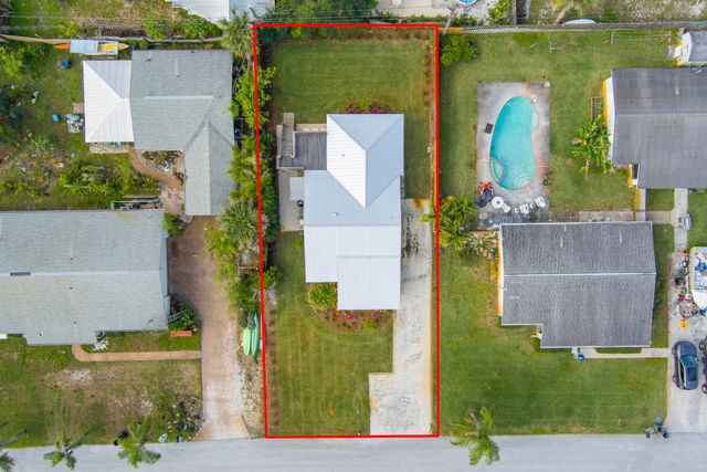 1036 NE Wright Avenue, Jensen Beach, FL 34957