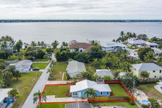 1036 NE Wright Avenue, Jensen Beach, FL 34957