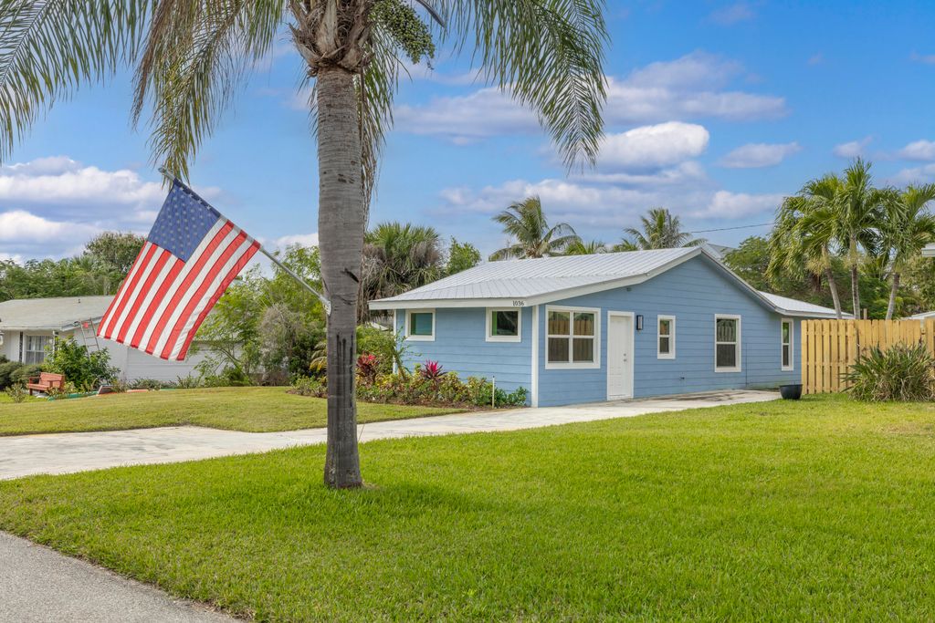 1036 NE Wright Avenue, Jensen Beach, FL 34957