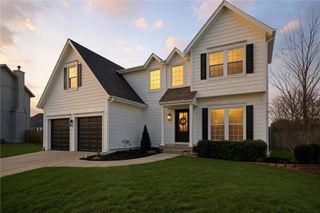 15250 S Sturgeon Drive, Olathe, KS 66062