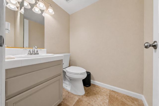 6012 Laguna Park Dr, Elk Grove, CA 95758