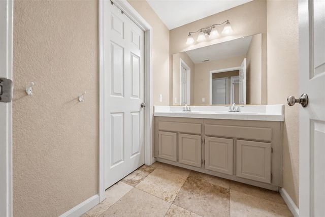 6012 Laguna Park Dr, Elk Grove, CA 95758