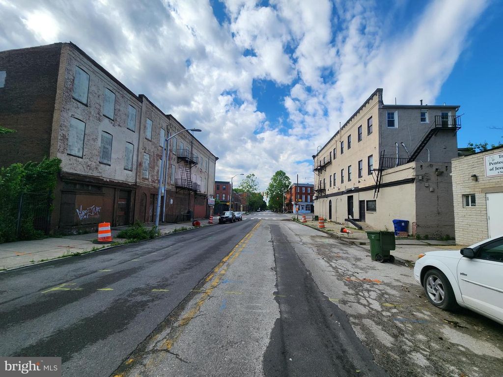 Image 13 of property listing at 8 GILMOR ST, Baltimore, MD 21223