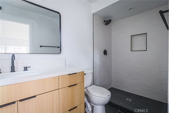 11814 Gilmore Street, North Hollywood, CA 91606