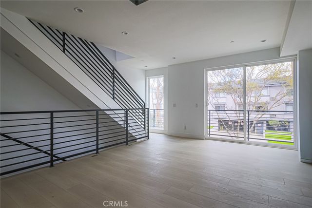 11814 Gilmore Street, North Hollywood, CA 91606