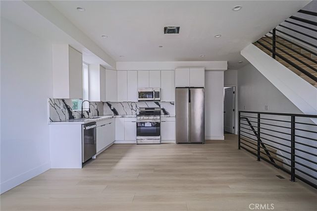 11814 Gilmore Street, North Hollywood, CA 91606