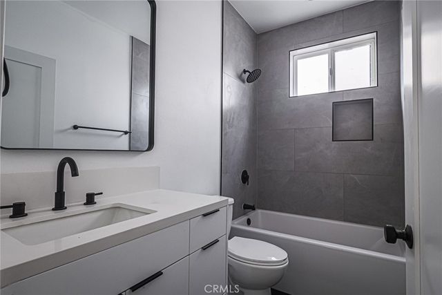 11814 Gilmore Street, North Hollywood, CA 91606