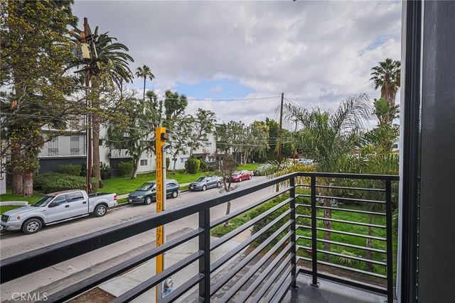 11814 Gilmore Street, North Hollywood, CA 91606