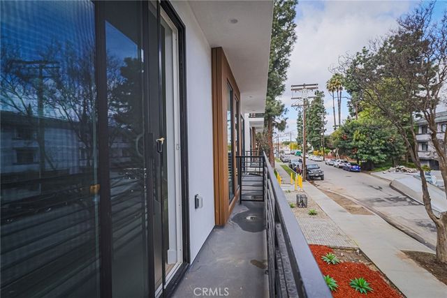 11814 Gilmore Street, North Hollywood, CA 91606